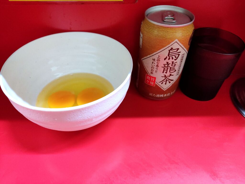 【ラーメン二郎上野毛店】上野毛二郎の烏龍茶&生玉子W