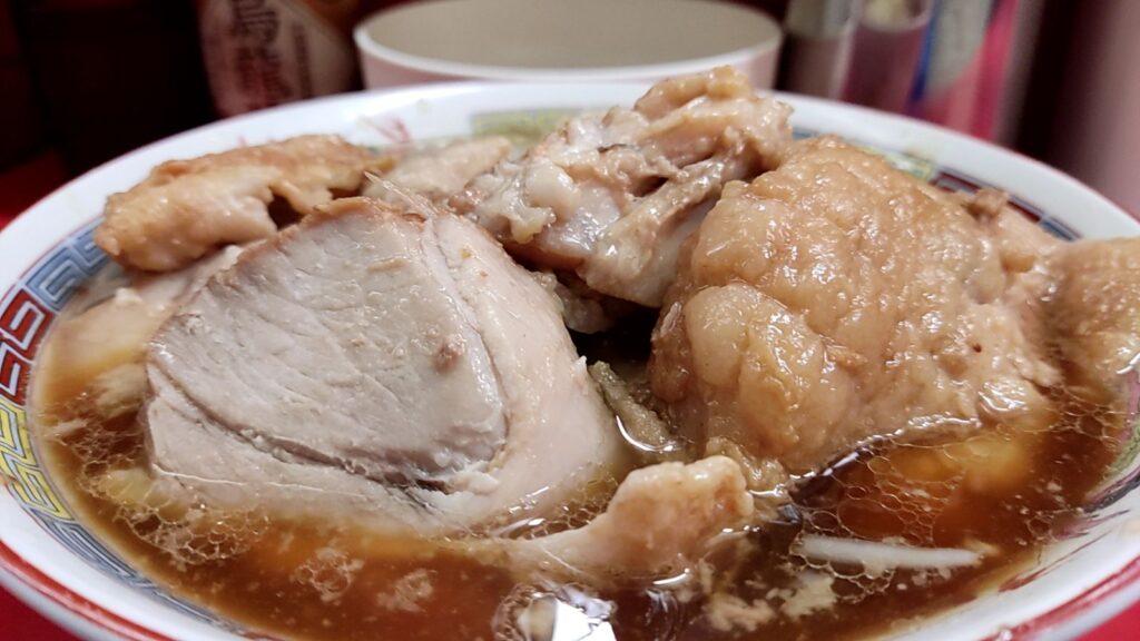 【上野毛二郎】ラーメン二郎上野毛店_大量のブタ_豚入り